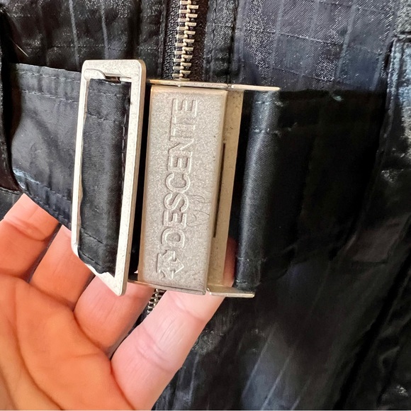 Vintage DESCENTE Black Shimmery Belted Winter Ski Jacket—SZ. 8 - Picture 11 of 17